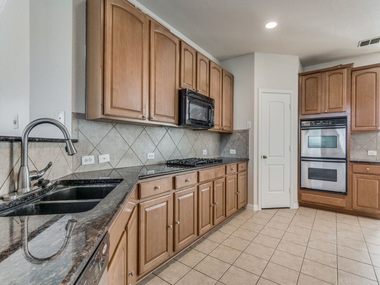 1901 Templegate Dr - Photo 5 of 23