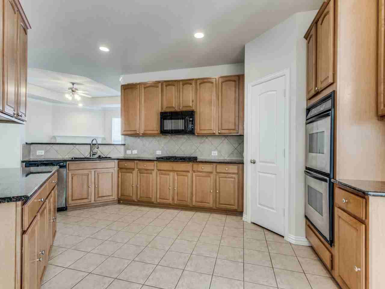 1901 Templegate Dr - Photo 6 of 23