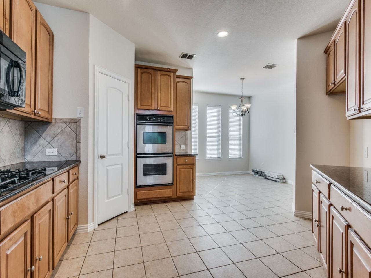 1901 Templegate Dr - Photo 7 of 23