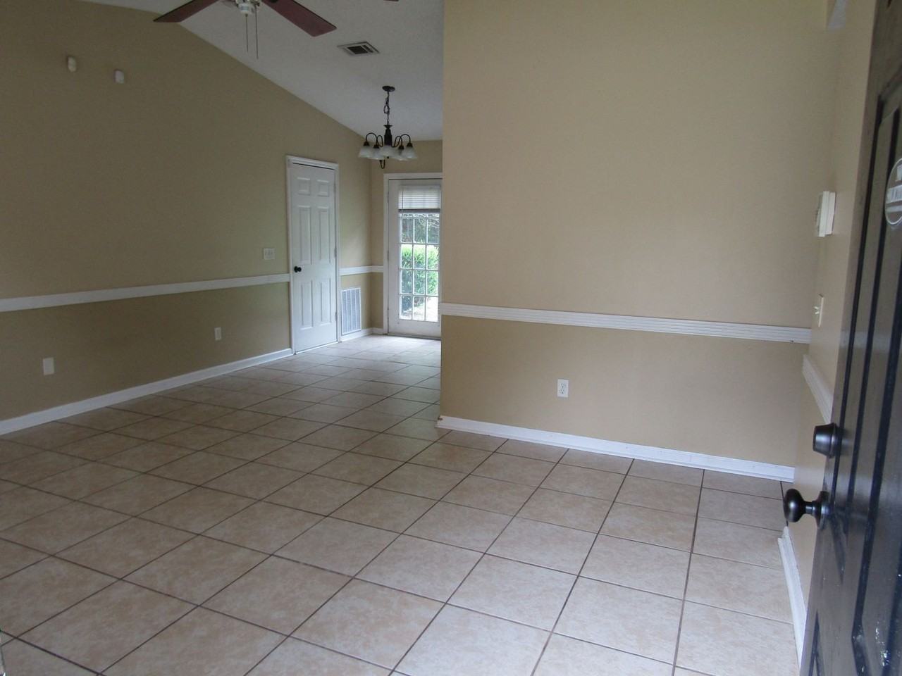 1088 Desert Shield St - Photo 4 of 20