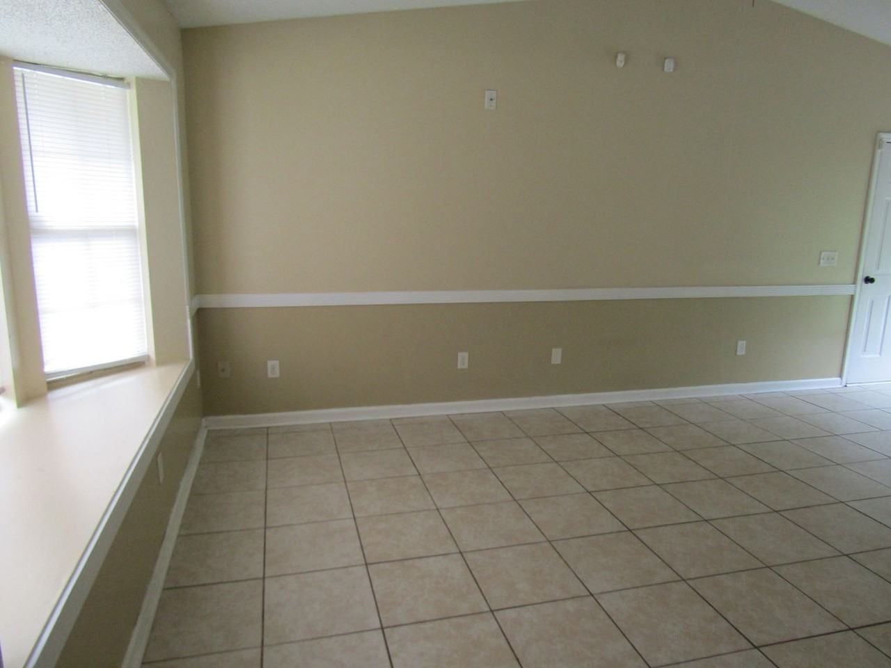 1088 Desert Shield St - Photo 5 of 20