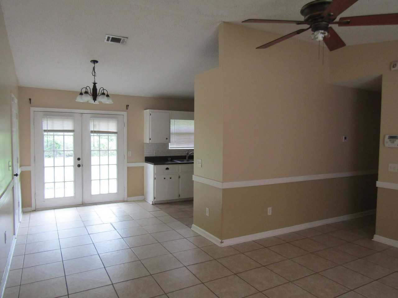 1088 Desert Shield St - Photo 6 of 20