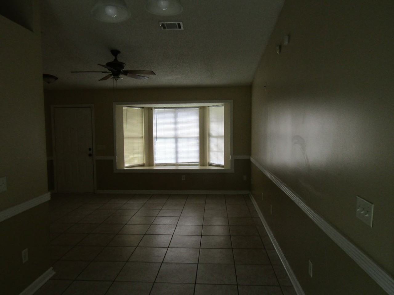 1088 Desert Shield St - Photo 7 of 20