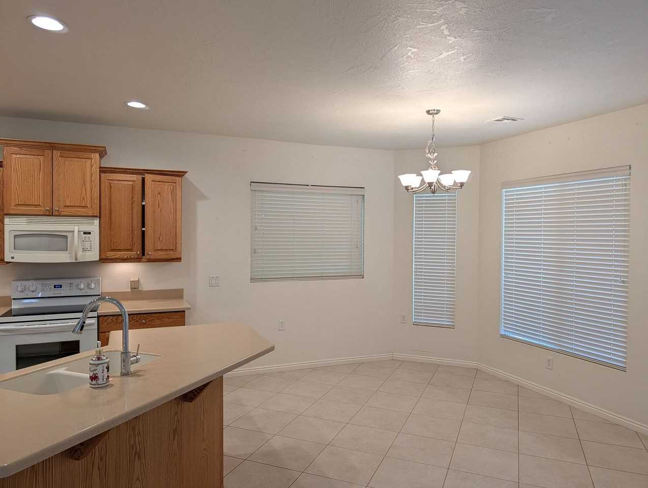 1546 Morane Manor Dr - Photo 3 of 10