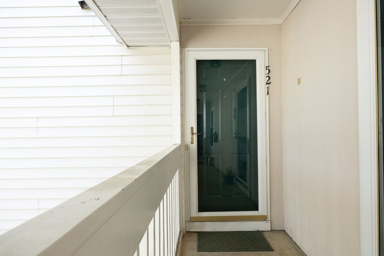 521 Renshaw Ct - Photo 3 of 36
