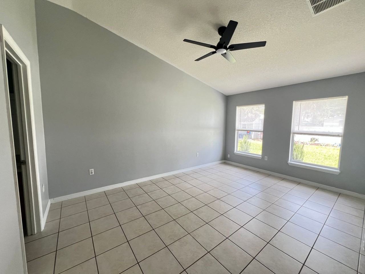 1606 Connecticut Ave - Photo 2 of 13