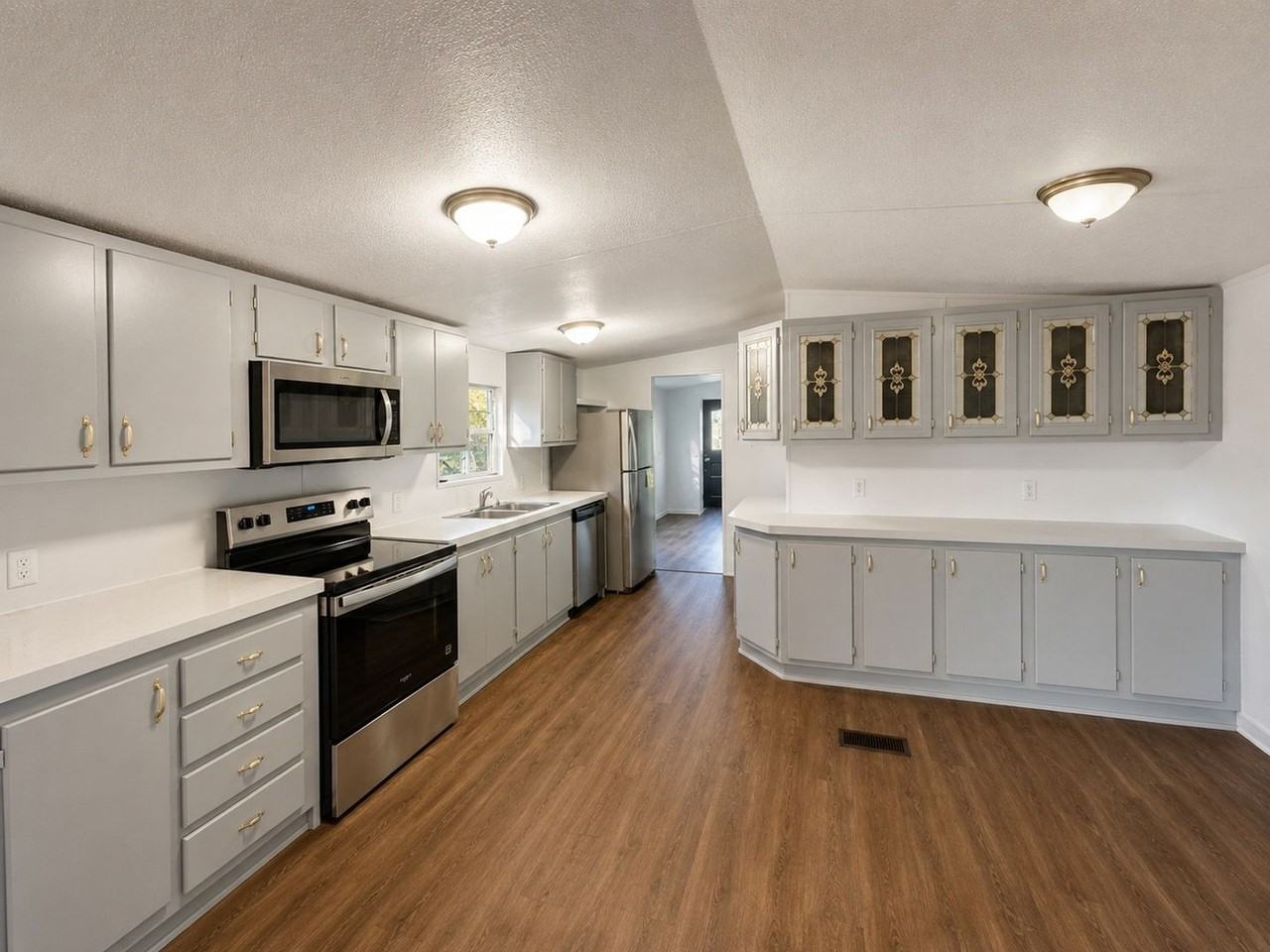 2710 Wilson Rd - Photo 3 of 24