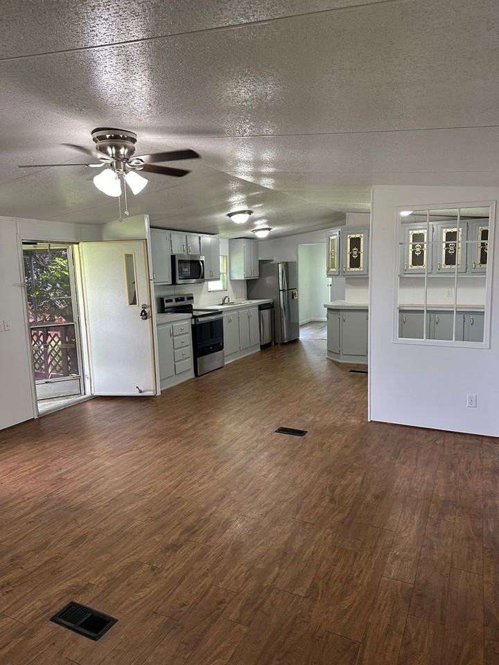 2710 Wilson Rd - Photo 4 of 24