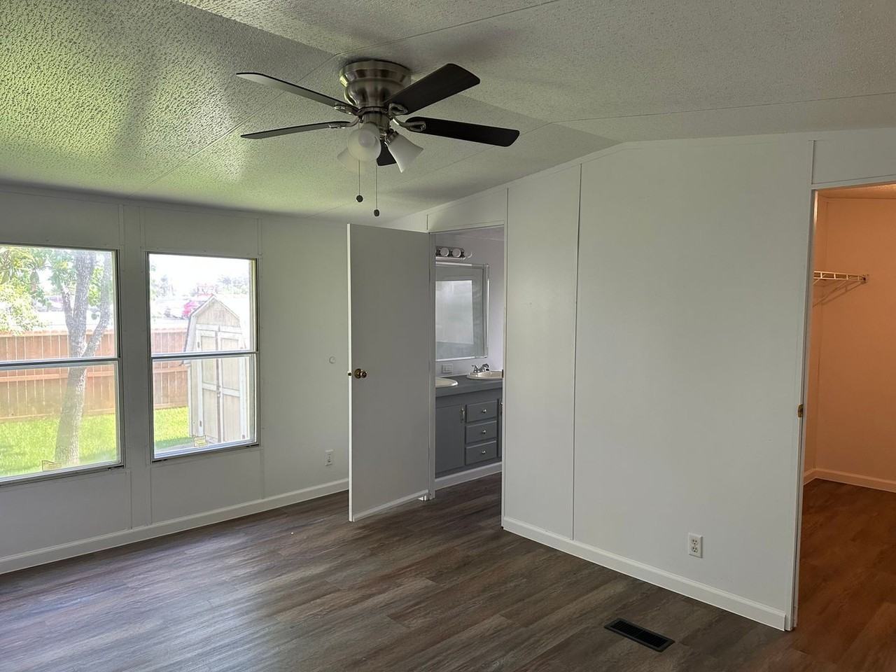 2710 Wilson Rd - Photo 7 of 24