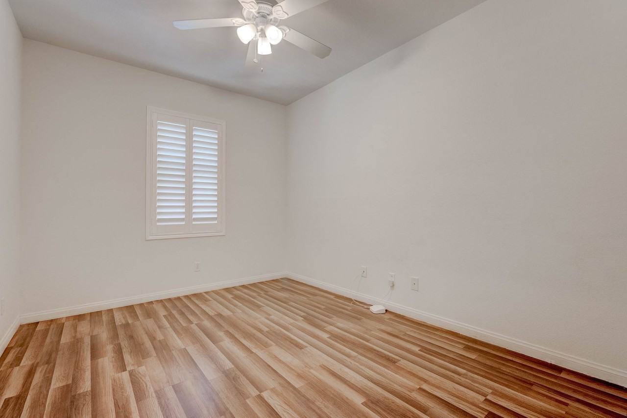 985 Noah Valley St - Photo 2 of 47