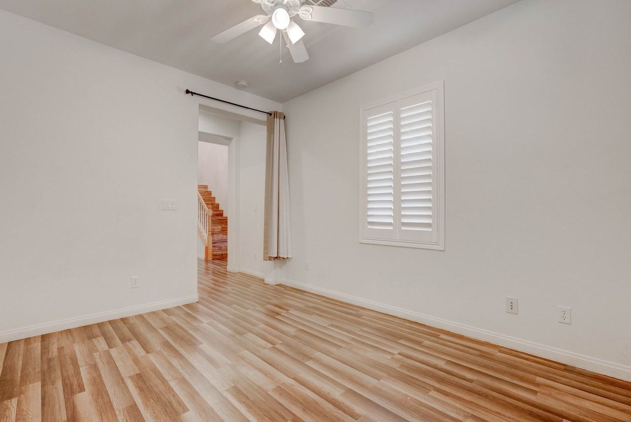 985 Noah Valley St - Photo 3 of 47