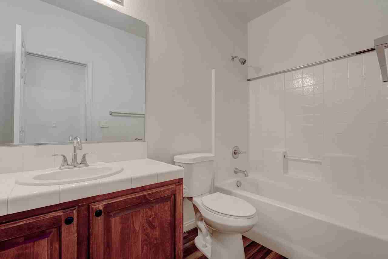 985 Noah Valley St - Photo 5 of 47