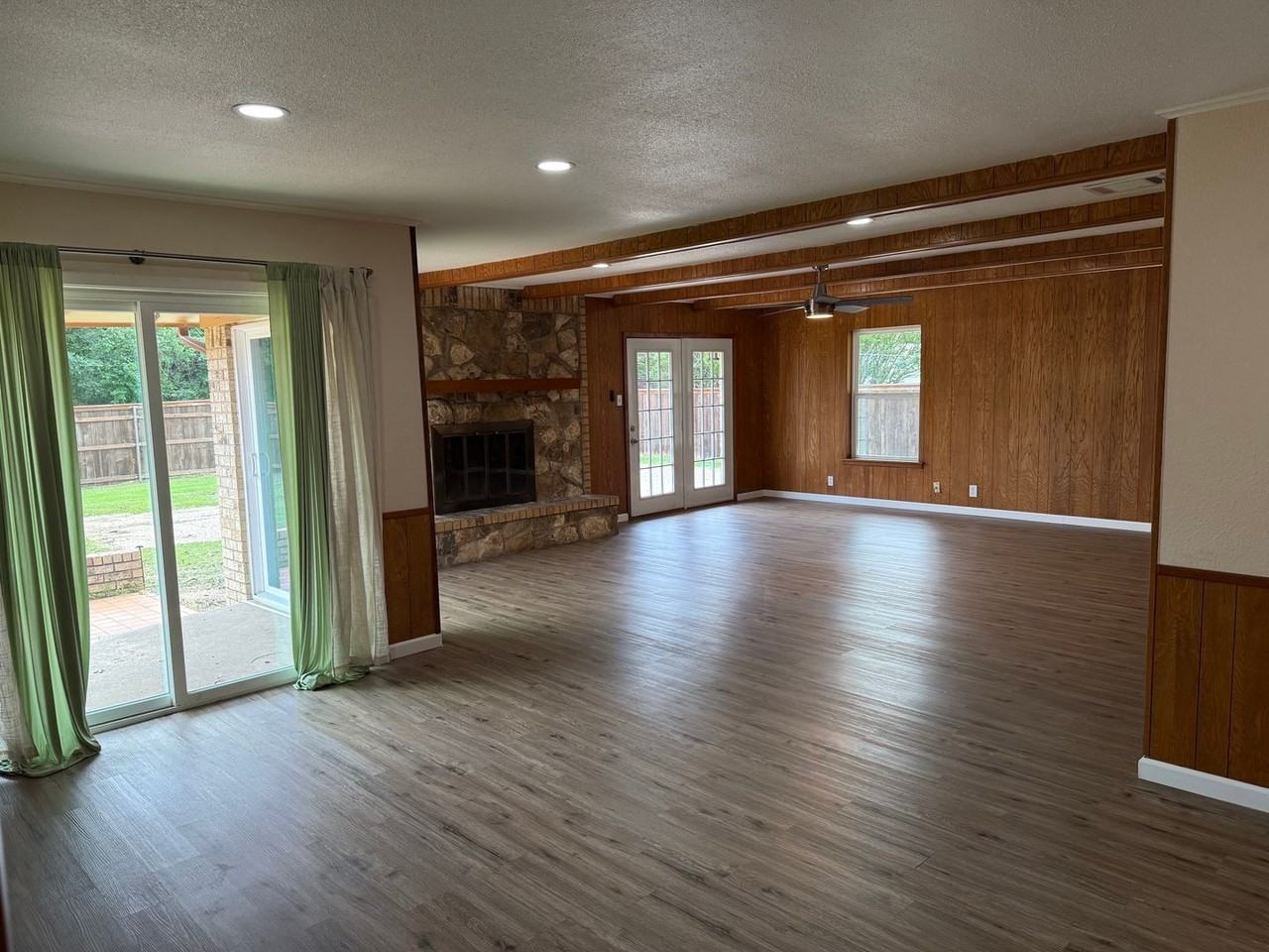 216 Randy St - Photo 3 of 33