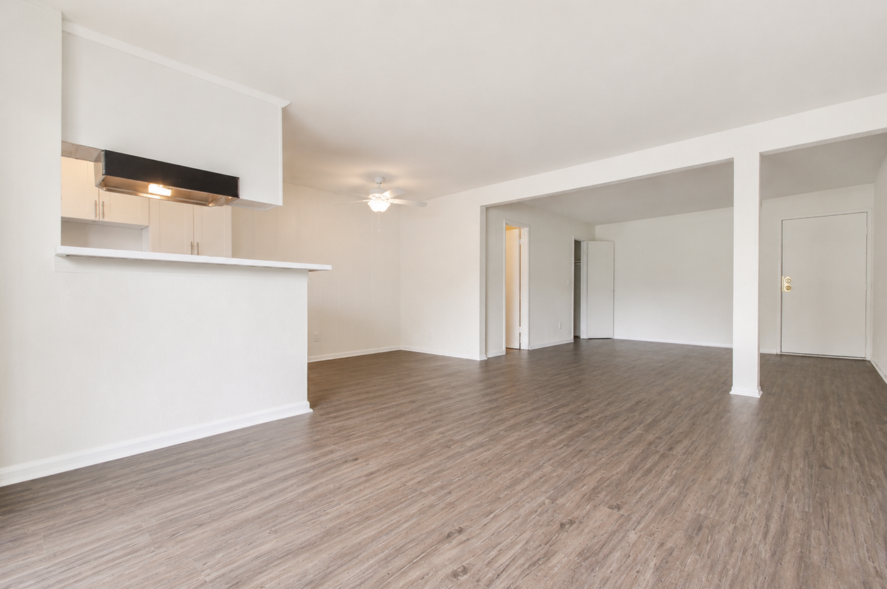 Villa La Paloma Apartments | 7722 Reseda Blvd - Photo 7 of 8