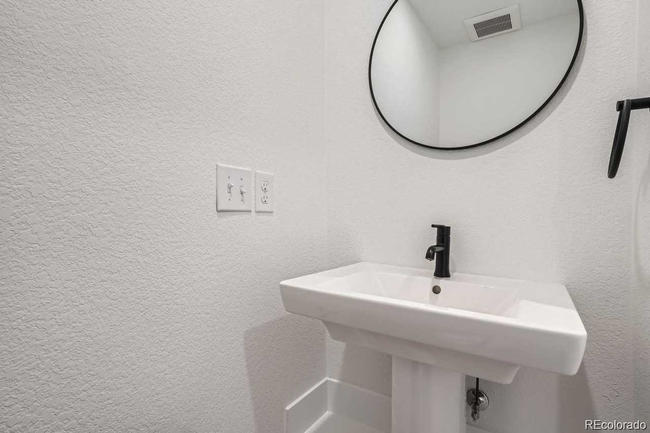 10187 W 38th Ave - Photo 4 of 33