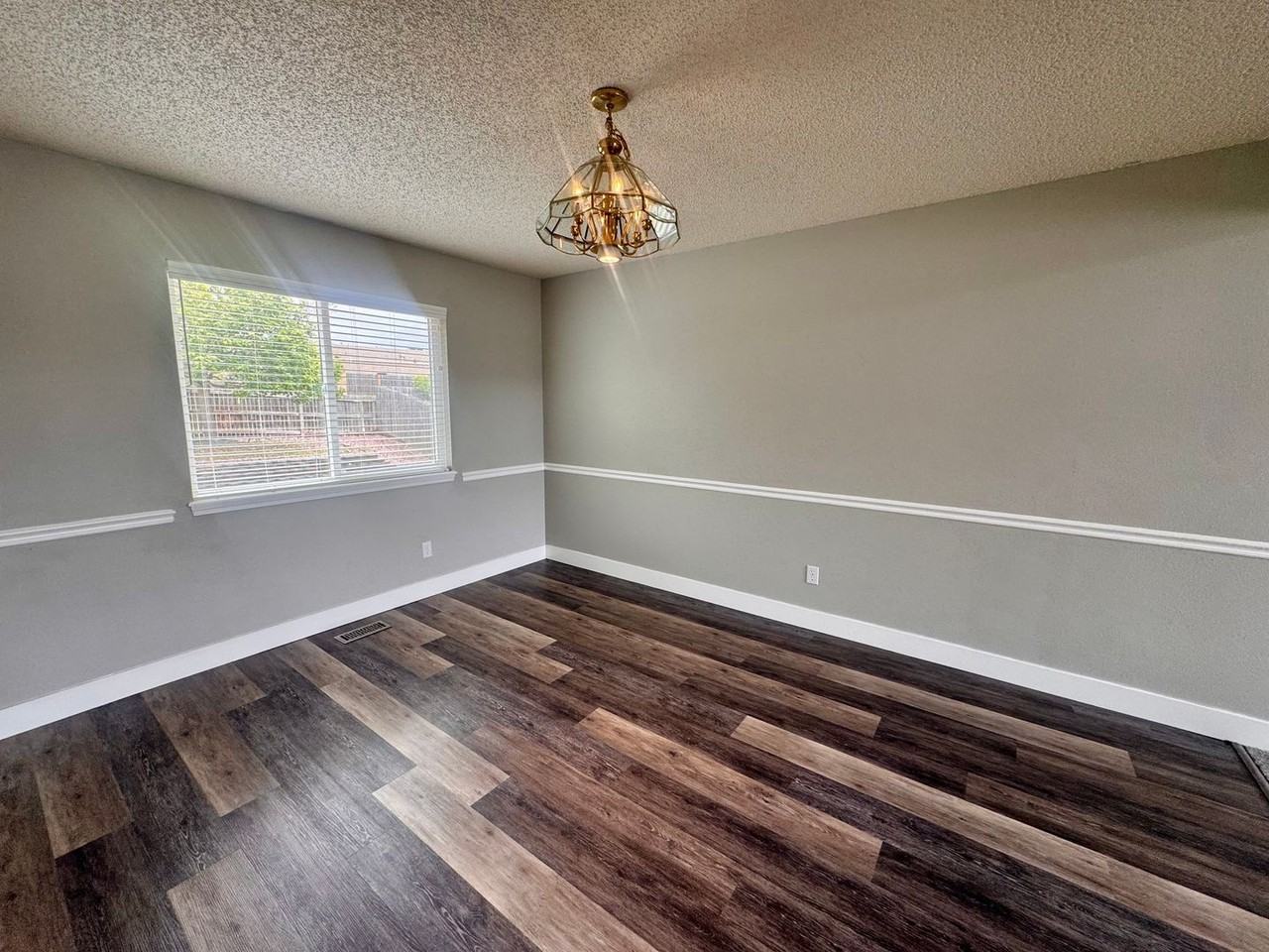 9380 Melbourne Dr - Photo 5 of 43