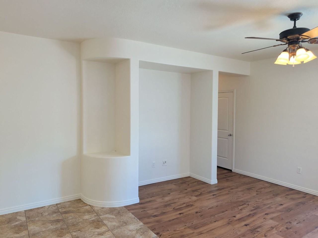 470 S Coral Cv - Photo 2 of 11