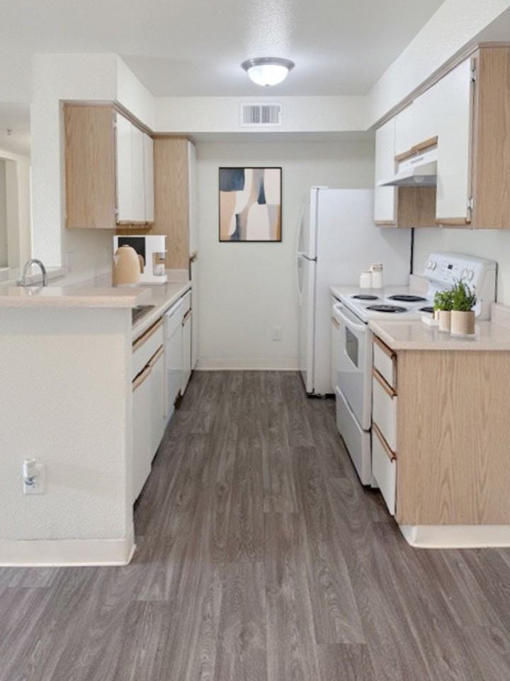 Boulder Creek Apartments - Photo 5 of 11