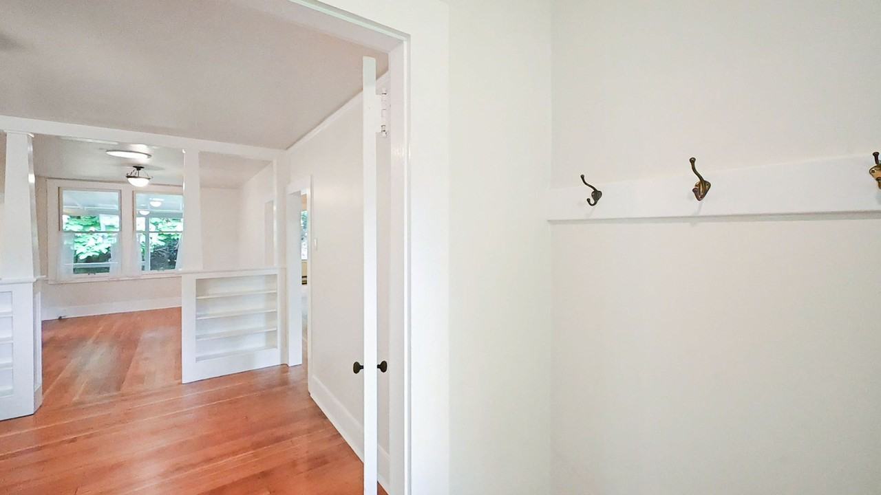 1608 Walnut St - Photo 3 of 40