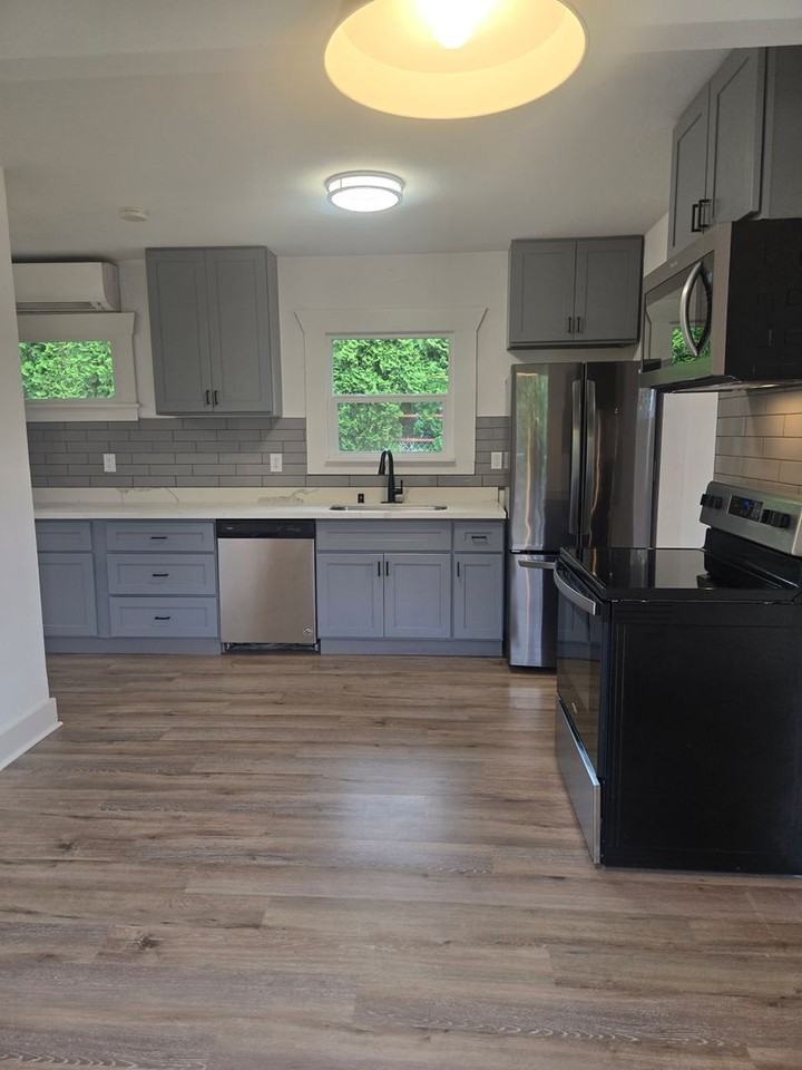 3011 Division St - Photo 4 of 16