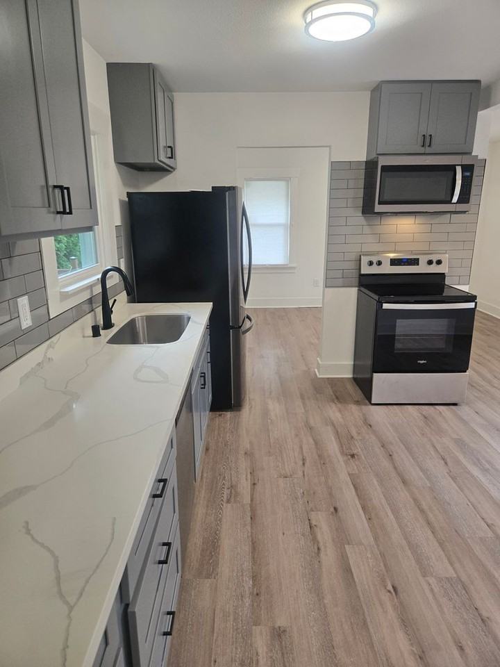 3011 Division St - Photo 6 of 16