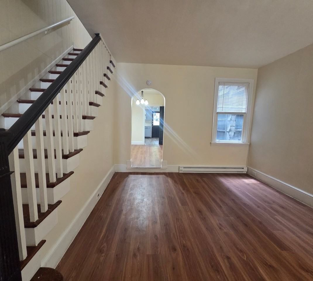 721 W Market St - Photo 2 of 25