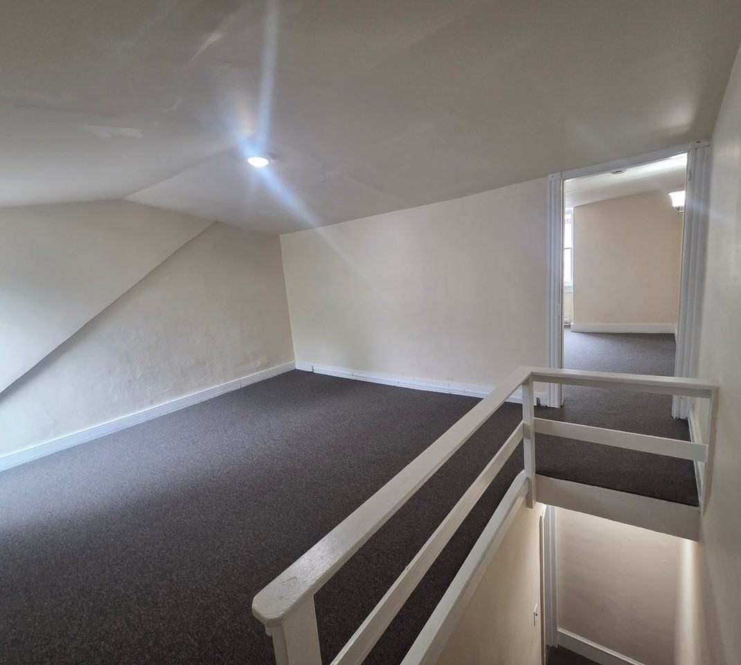 721 W Market St - Photo 6 of 25