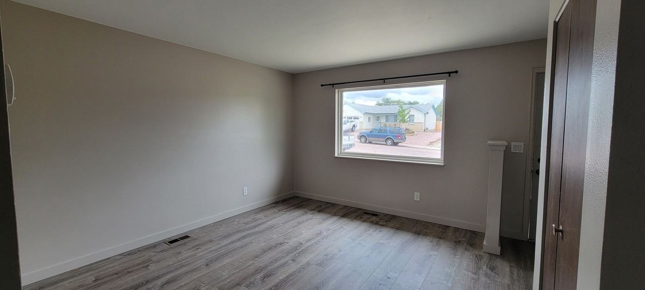 608 Harding Ave - Photo 4 of 31