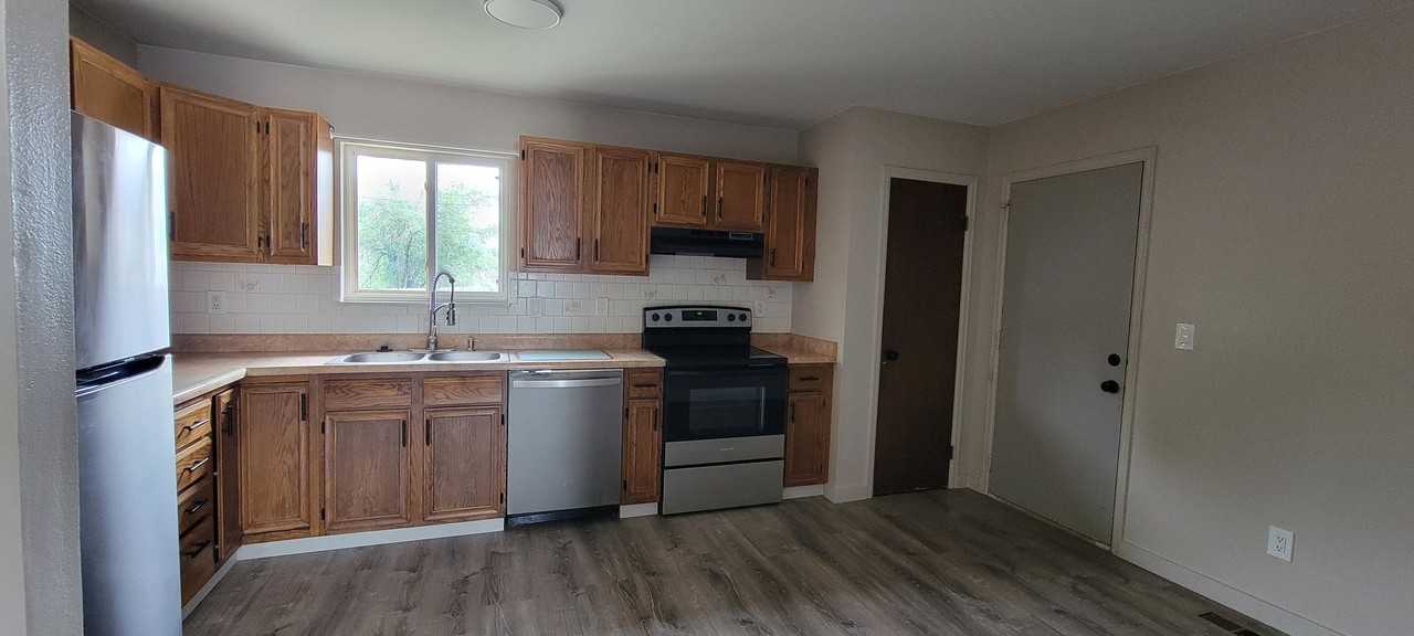 608 Harding Ave - Photo 6 of 31
