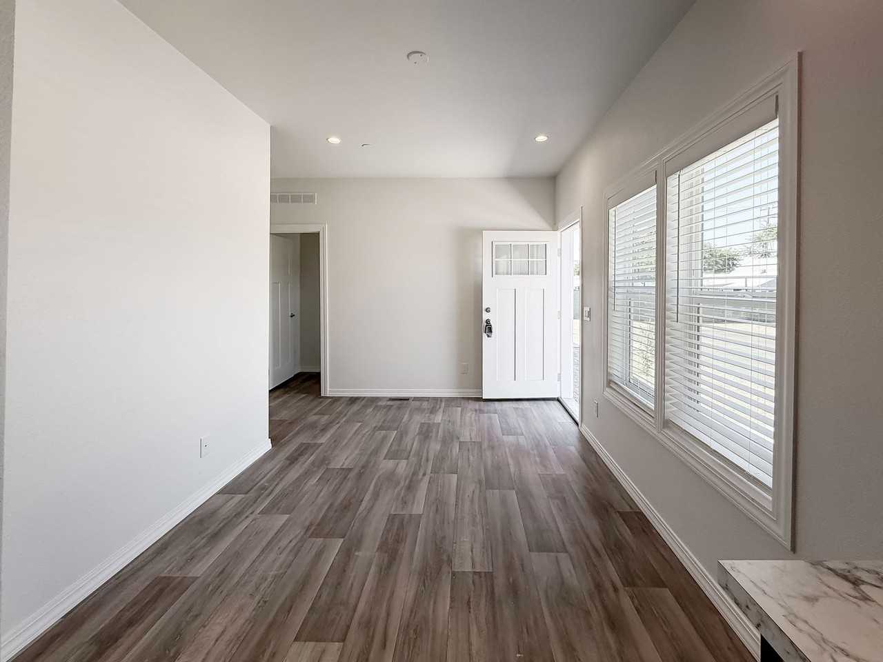 26452 San Jacinto St - Photo 4 of 27