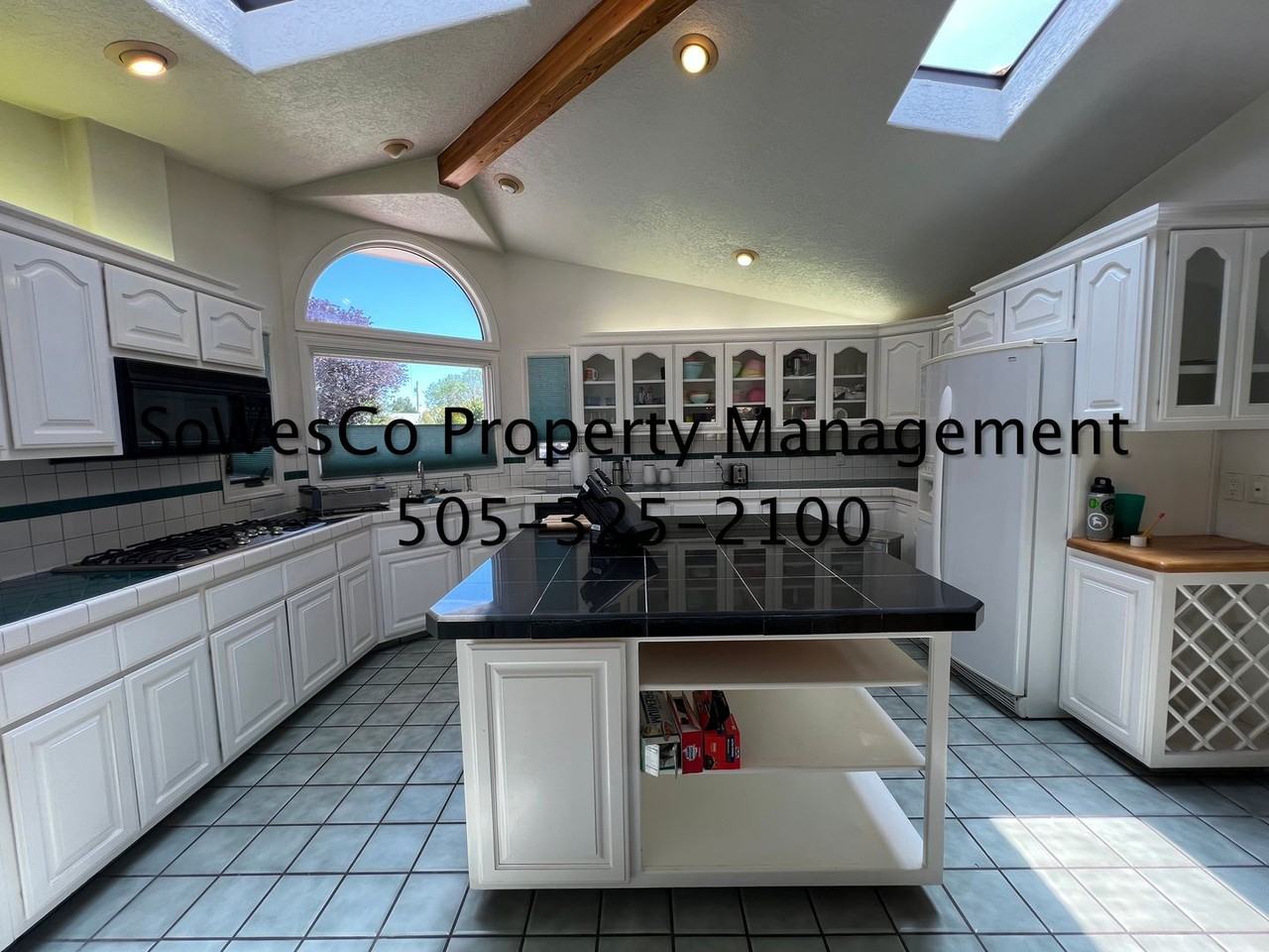 208 E 38th St - Photo 7 of 21