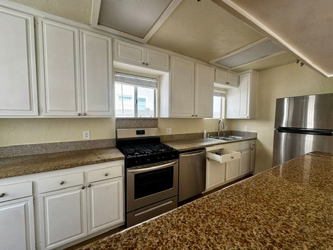 1088 Bangor Ln - Photo 6 of 26