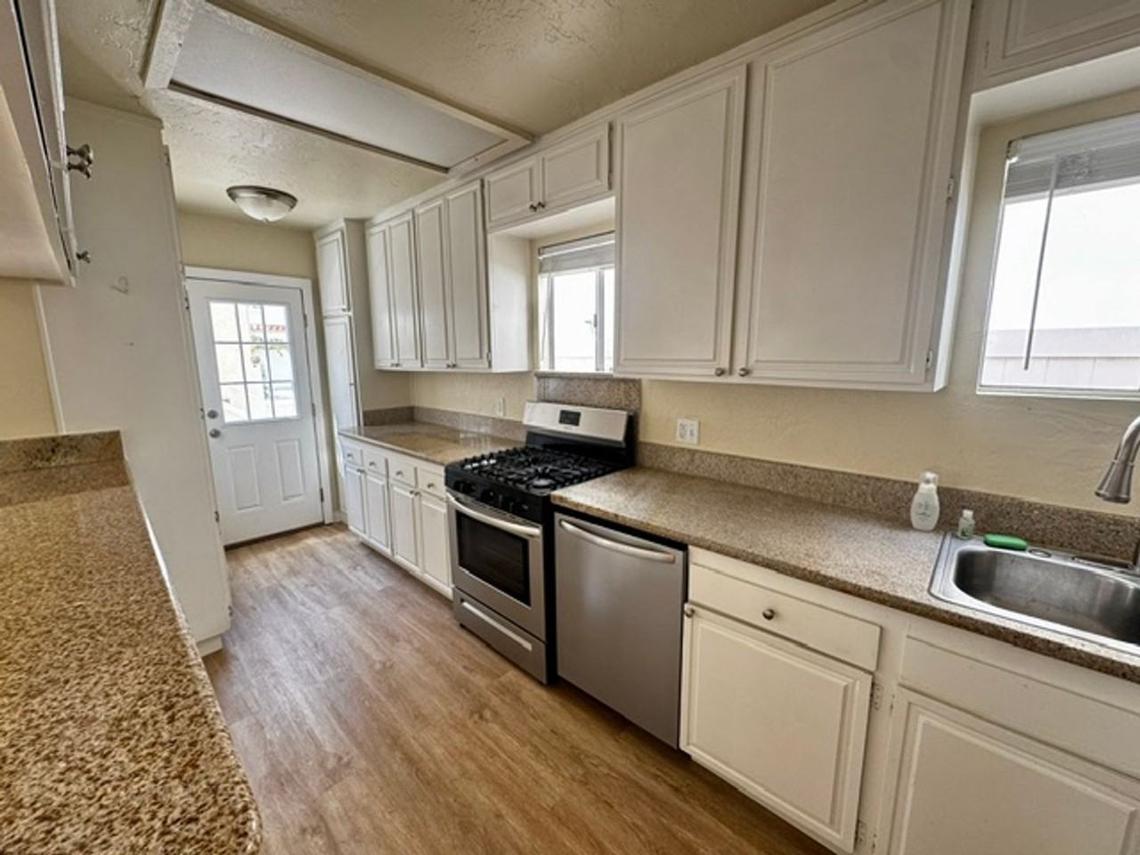 1088 Bangor Ln - Photo 7 of 26