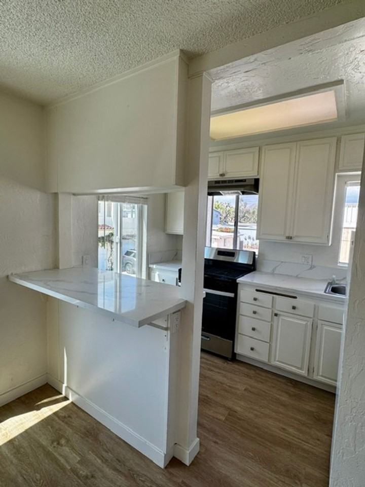 1090 Bangor Ln - Photo 4 of 22