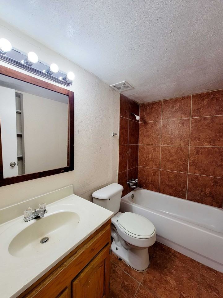 7301 7301 Jensen - 1 #1 - Photo 6 of 23