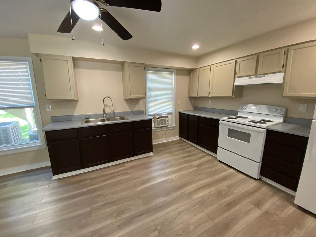 802 N B St #3 - Photo 2 of 18