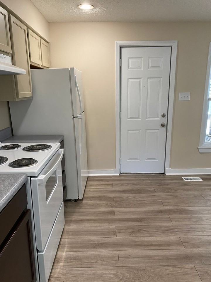 802 N B St #3 - Photo 6 of 18