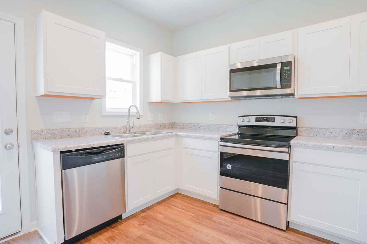 46 Zion Pl - Photo 2 of 12