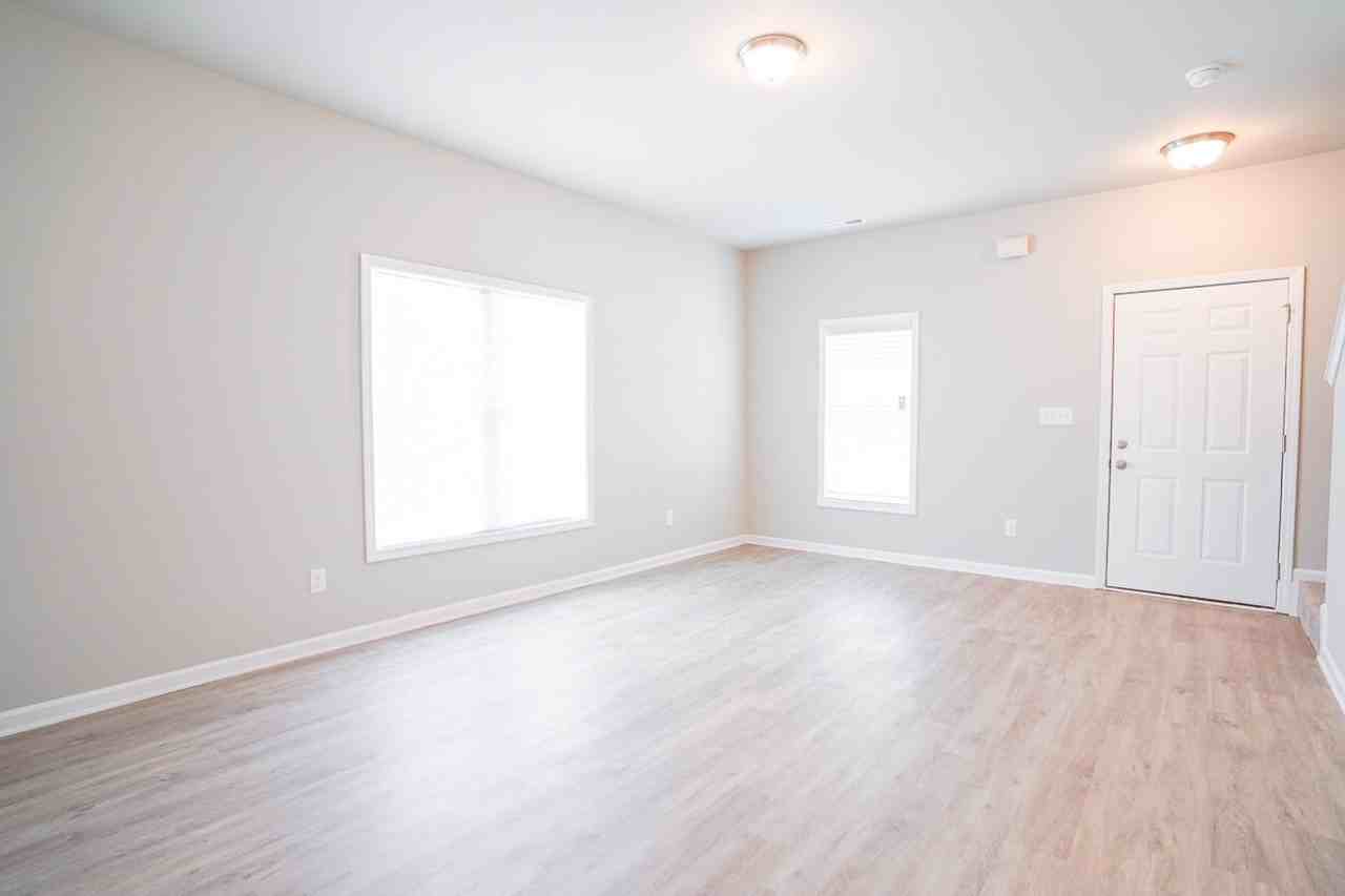 46 Zion Pl - Photo 4 of 12