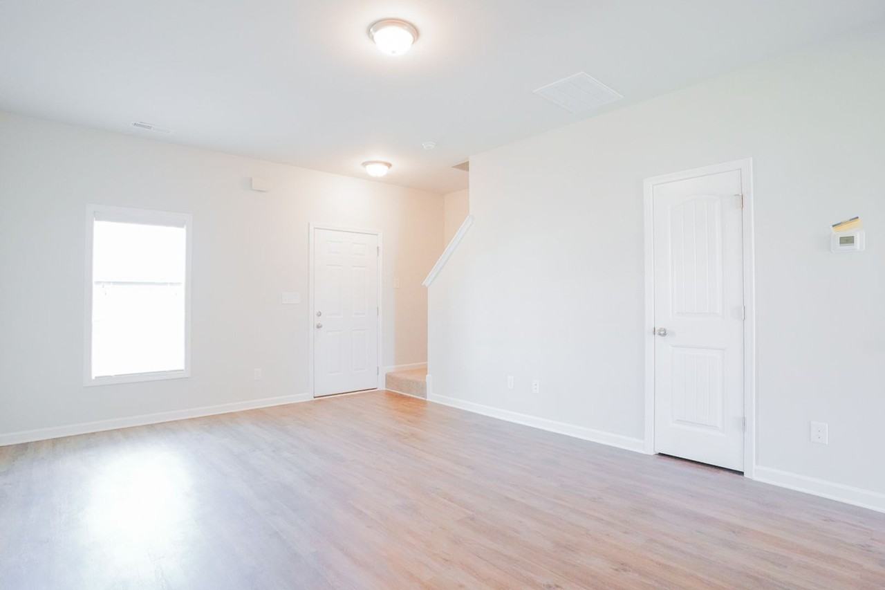 46 Zion Pl - Photo 5 of 12