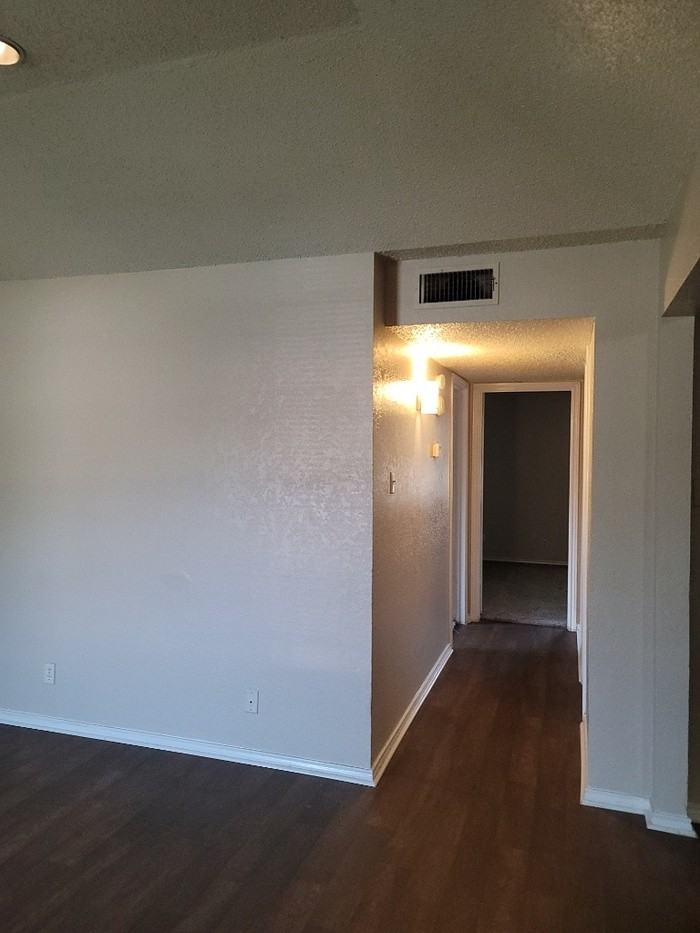 1117 Landsdale Ln - Photo 5 of 13