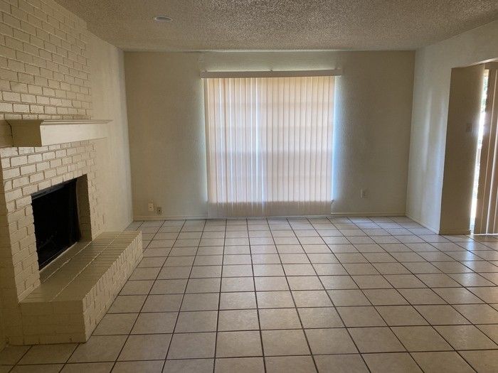 627 Overlook Ct - Photo 3 of 14