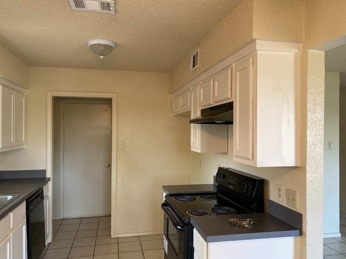 627 Overlook Ct - Photo 4 of 14