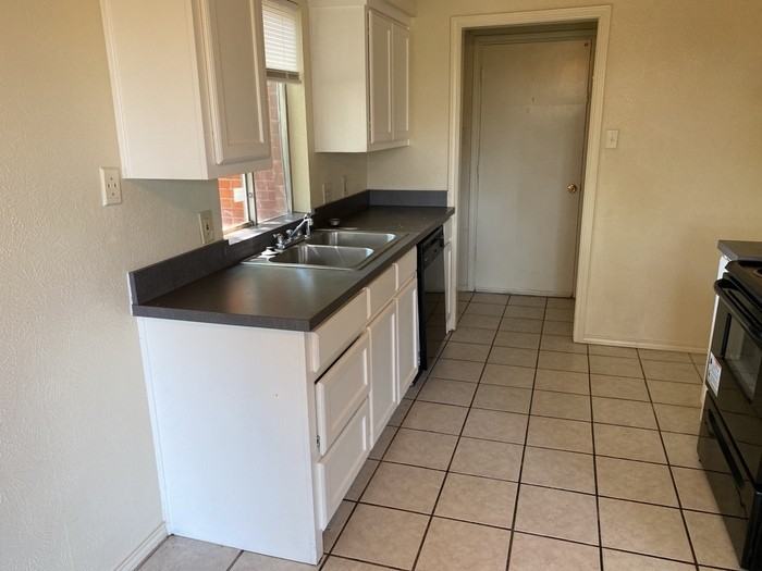 627 Overlook Ct - Photo 5 of 14
