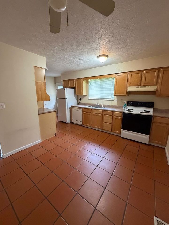777 W Galbraith Rd - Photo 2 of 7
