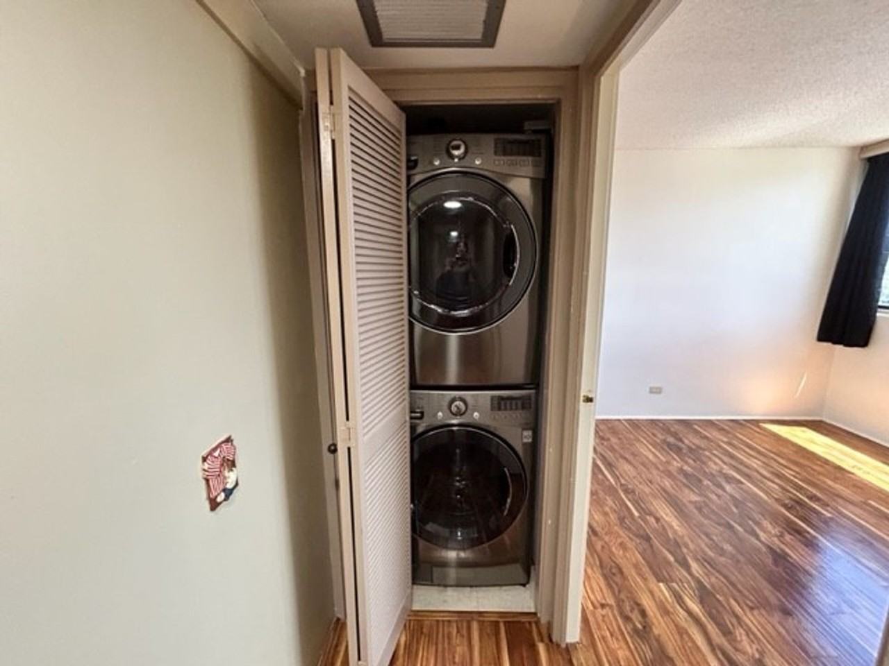 1114 Punahou St #9A - Photo 5 of 16