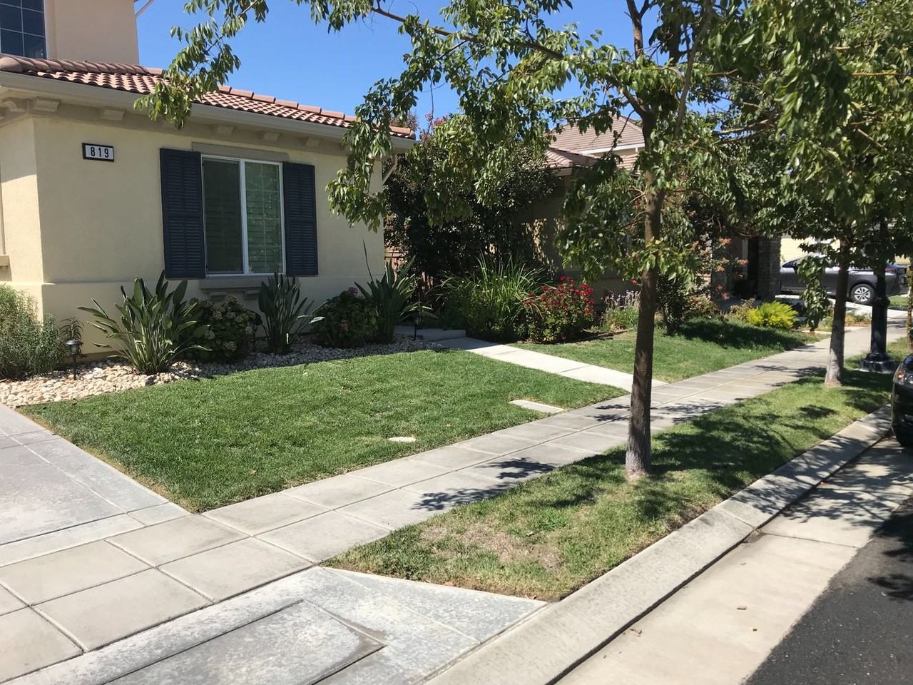819 N Museo Dr - Photo 2 of 26