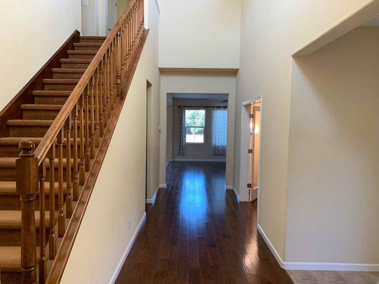 819 N Museo Dr - Photo 4 of 26