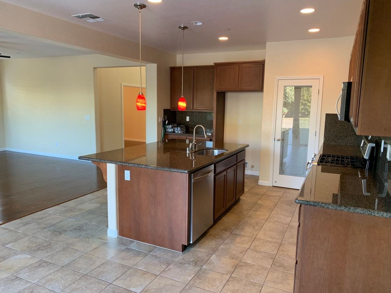 819 N Museo Dr - Photo 6 of 26