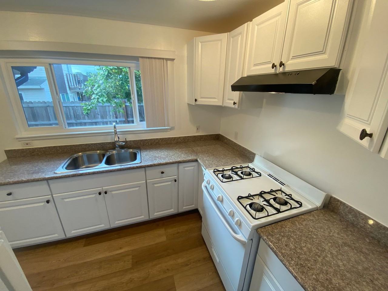 21411 Locust St - Photo 5 of 21